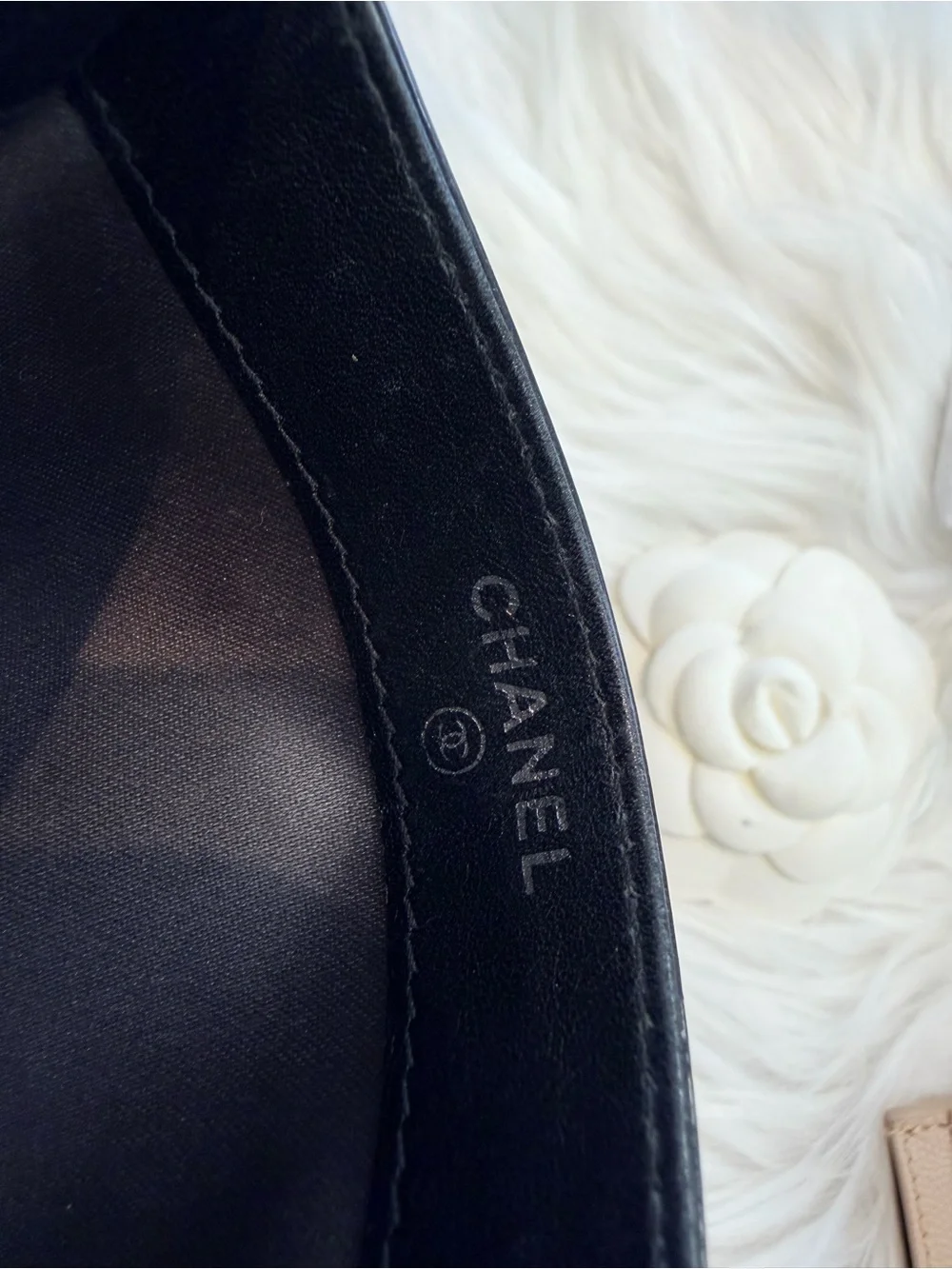 CHANEL Black Patent Leather CC Logo Card Holder